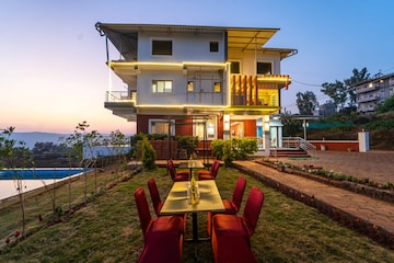 STRAWBERRY KING RESORT